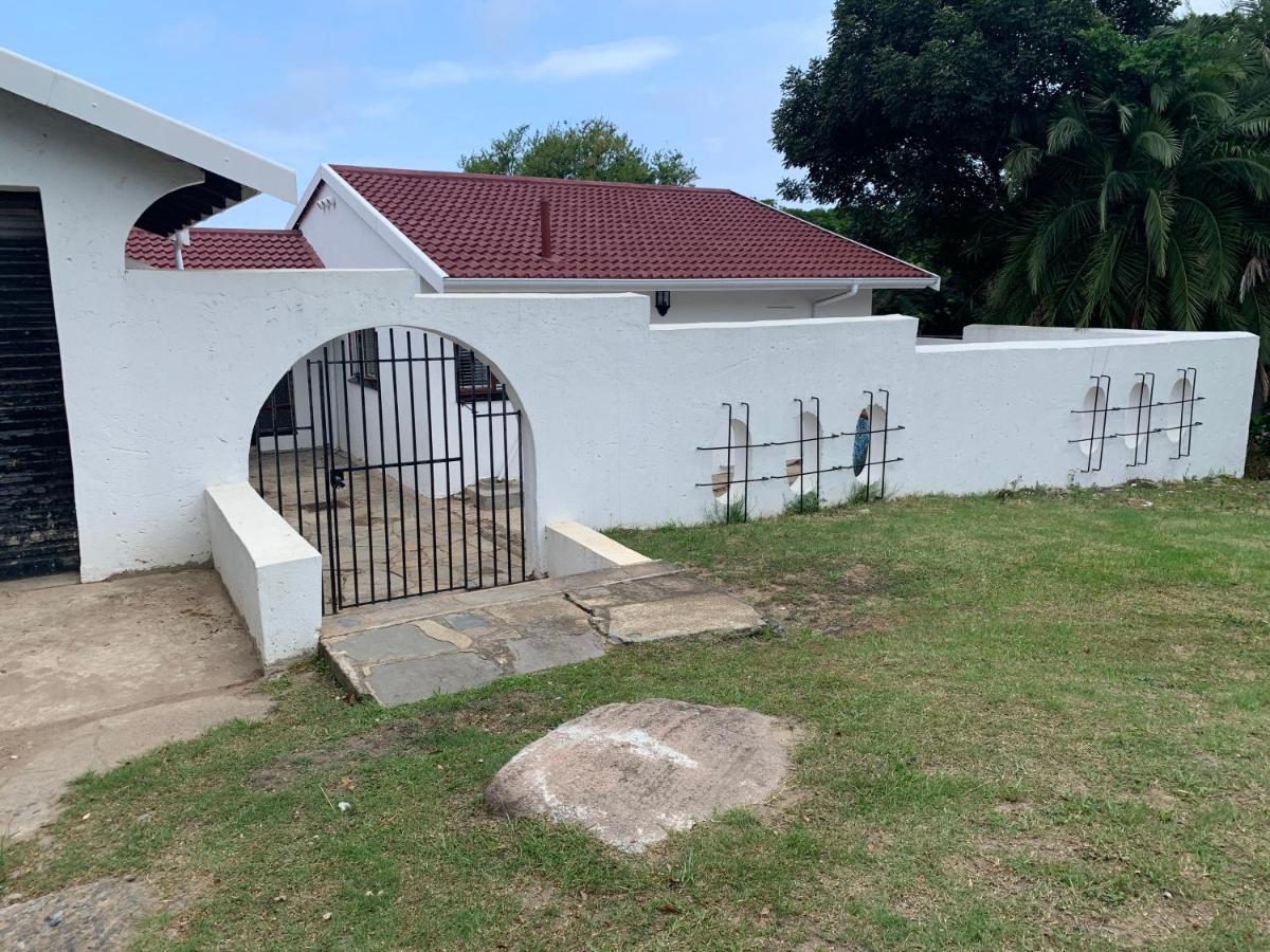 White House Lodge In Scotburgh Scottburgh Bagian luar foto