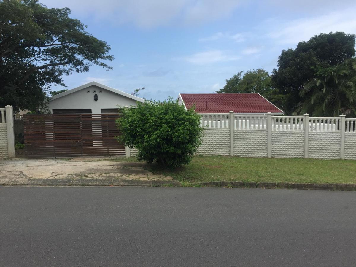 White House Lodge In Scotburgh Scottburgh Bagian luar foto